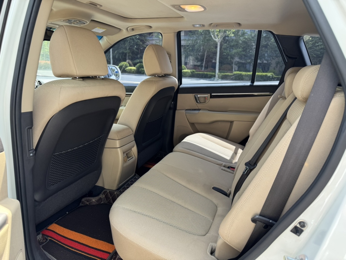 Hyundai Santa Fe Classic 2013 car image #6