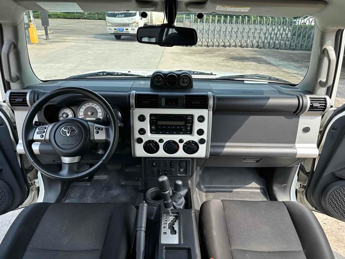 Toyota FJ Cruiser 2017 car image #6