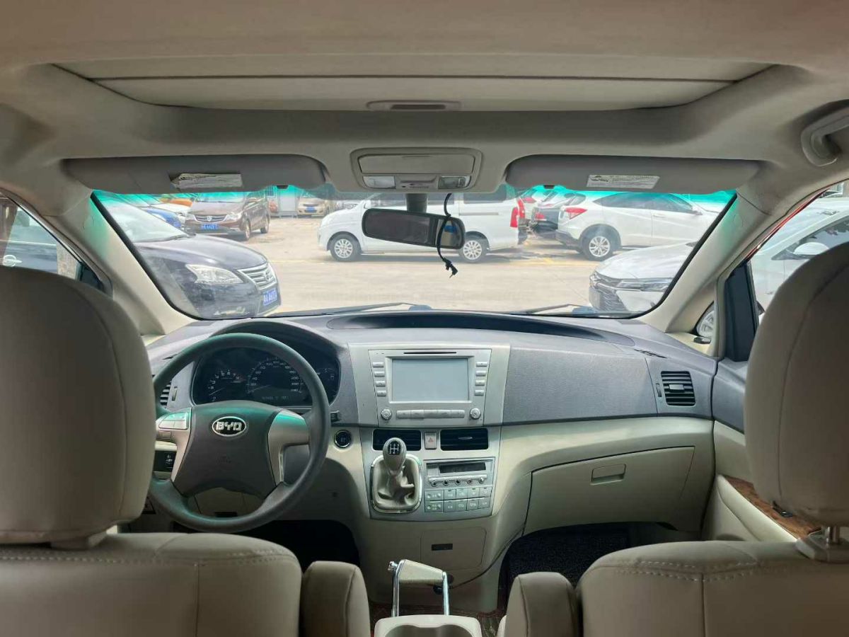 BYD M6 2016 صورة سيارة #6