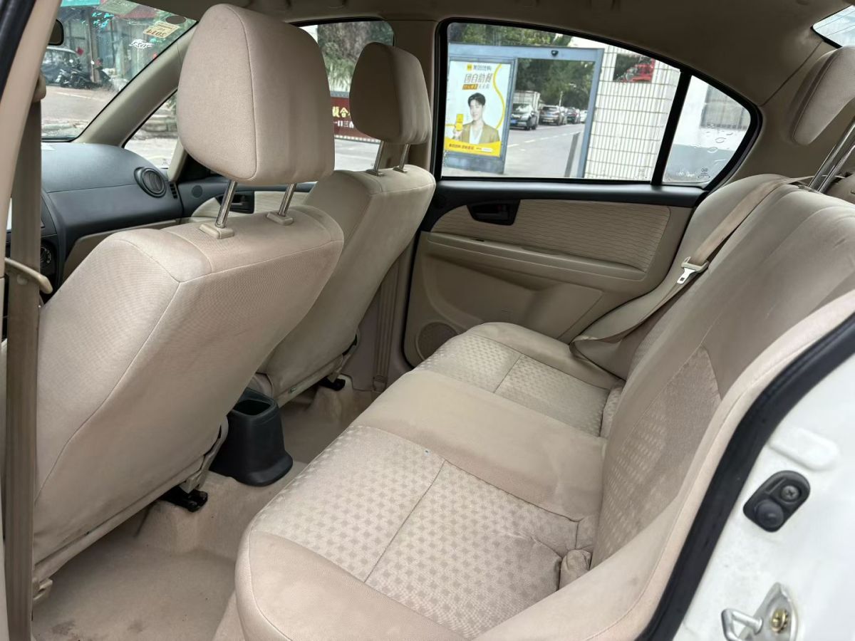 Suzuki SX4 Sedan 2012 imagem de carro #6