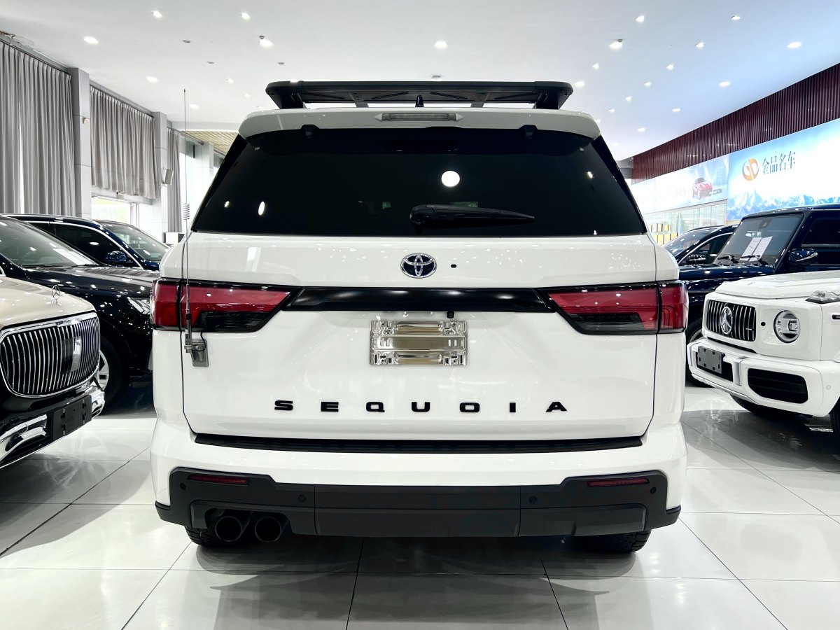 Toyota Sequoia 2024 #6 Toyota Sequoia 2024 imagen de coche #6