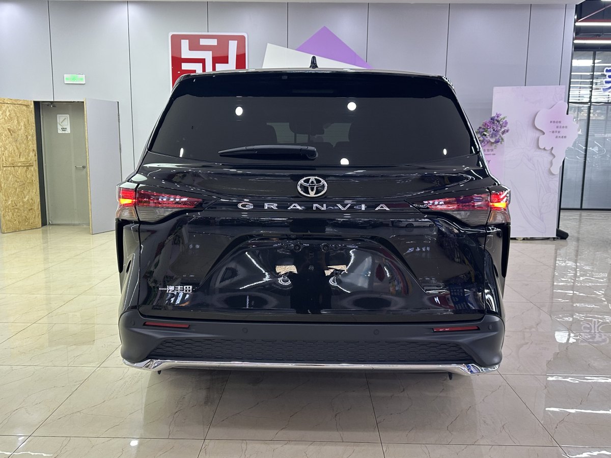 Toyota Granvia 2024 car image #6