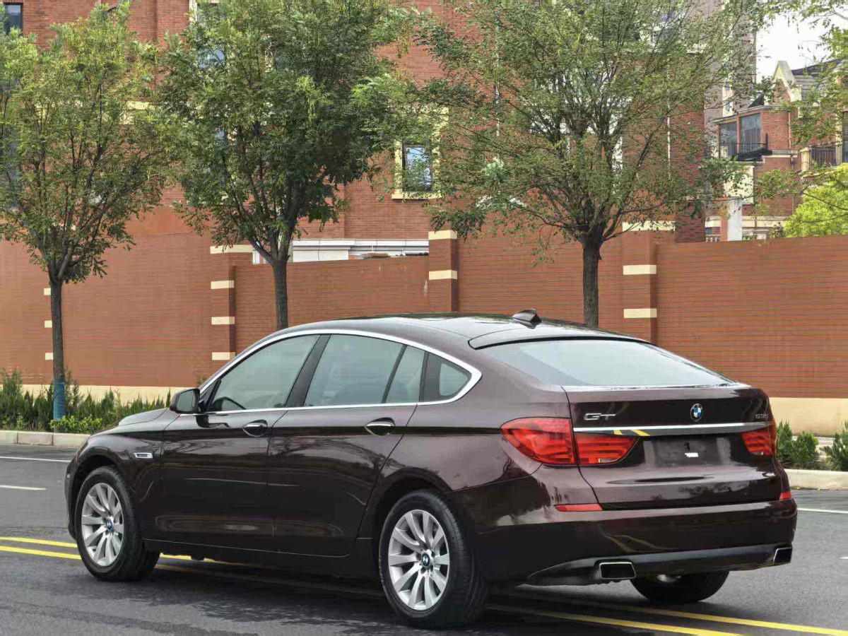 BMW 5 Series GT 2012 immagine di auto #6