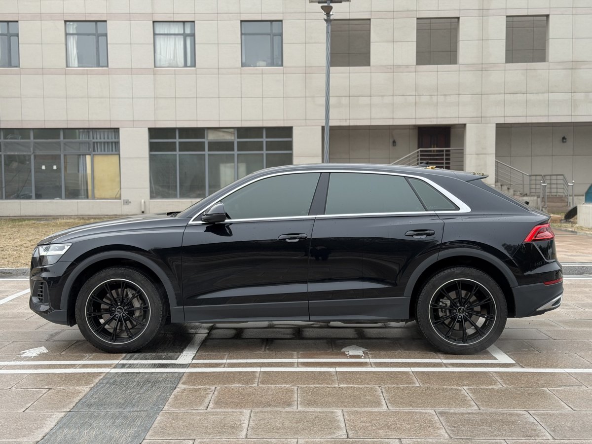 Audi RS Q8 2022 car image #6