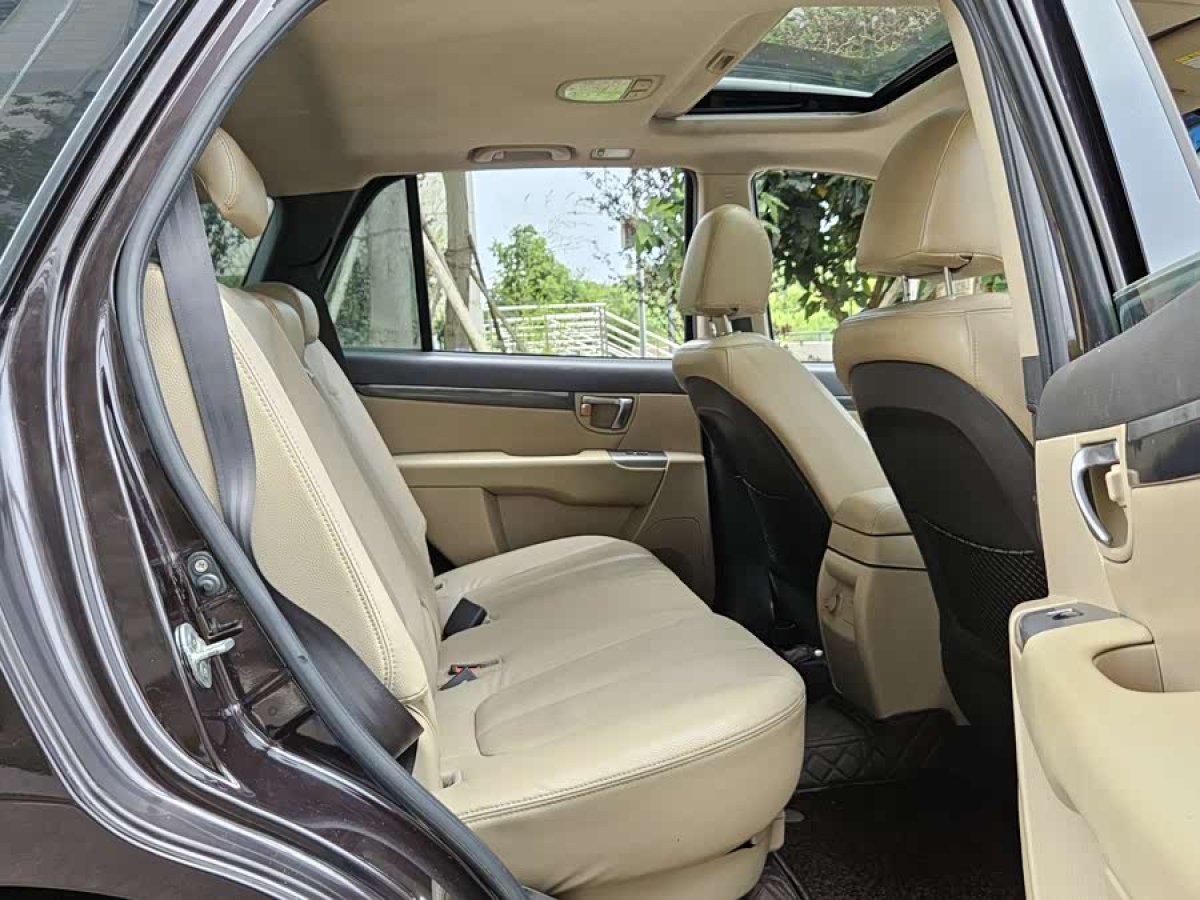 Hyundai Santa Fe Classic 2010 car image #6