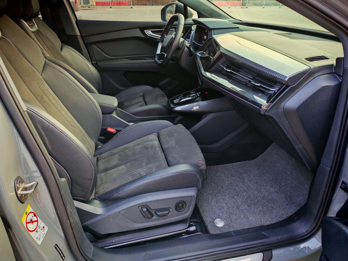 Audi Q4 e-tron 2023 immagine di auto #6