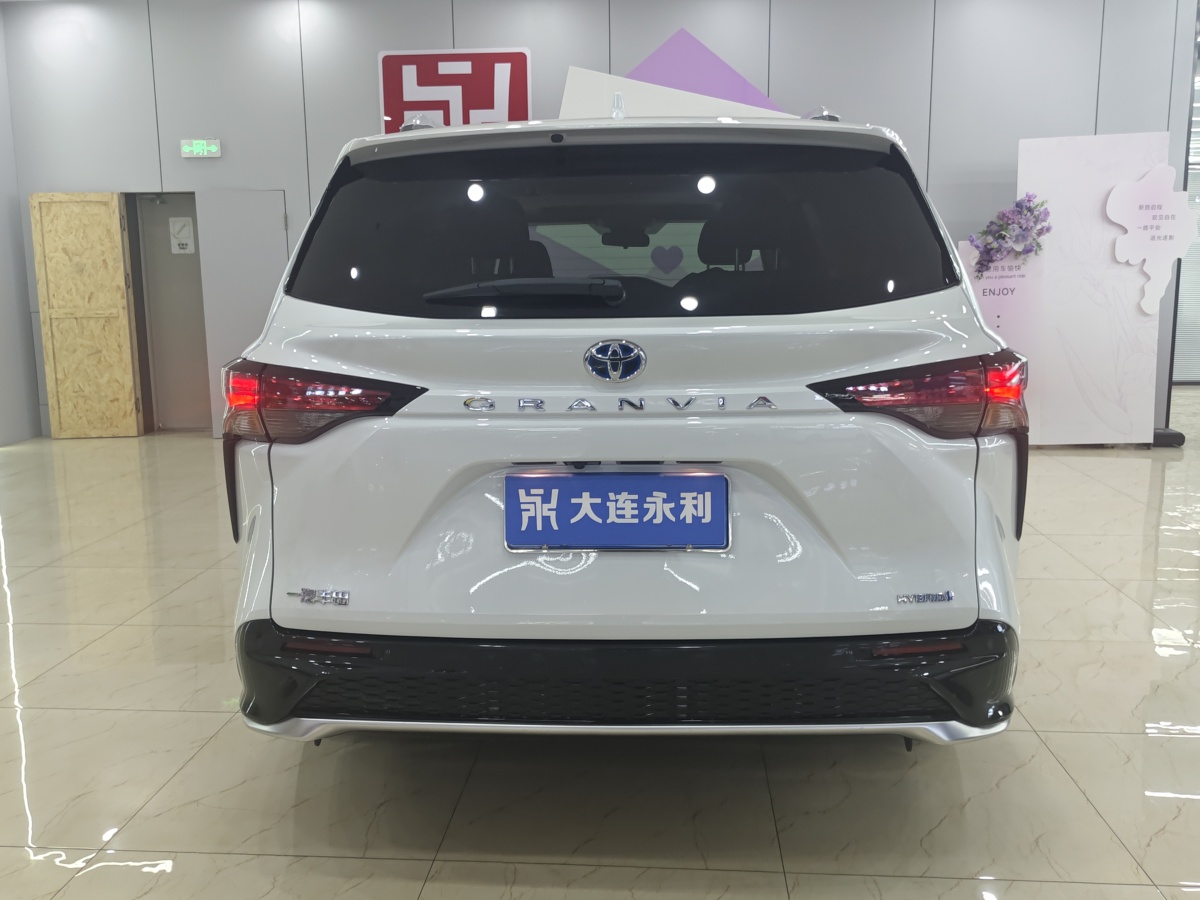 Toyota Granvia 2024 car image #6