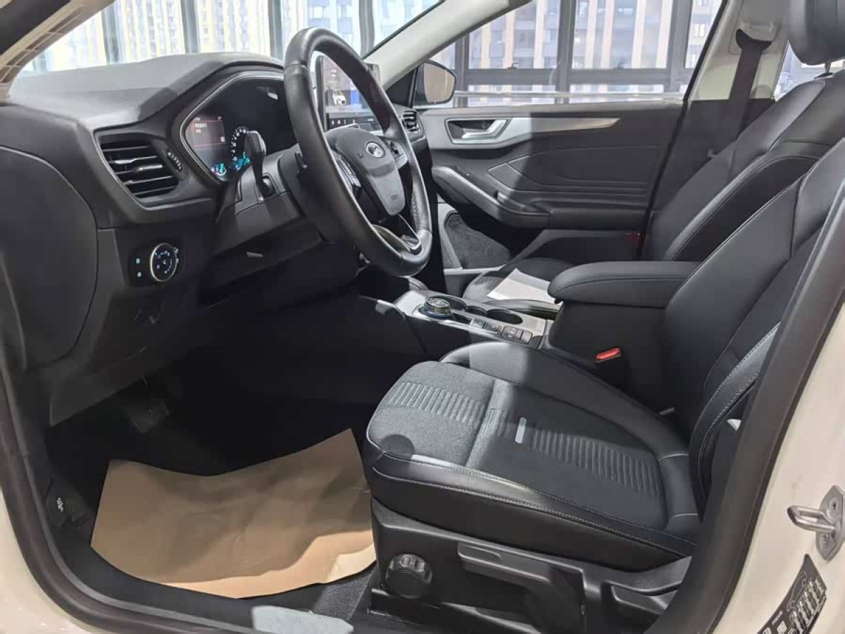 Ford Focus Active 2020 car image #6