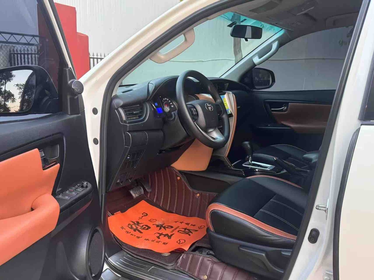 Toyota Fortuner 2016 immagine di auto #6