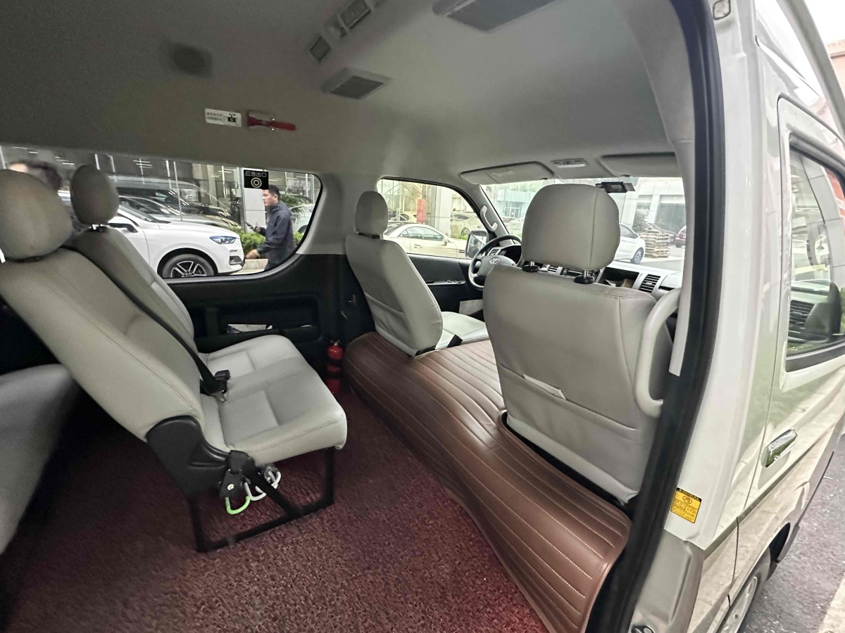 Toyota Hiace 2013 immagine di auto #6