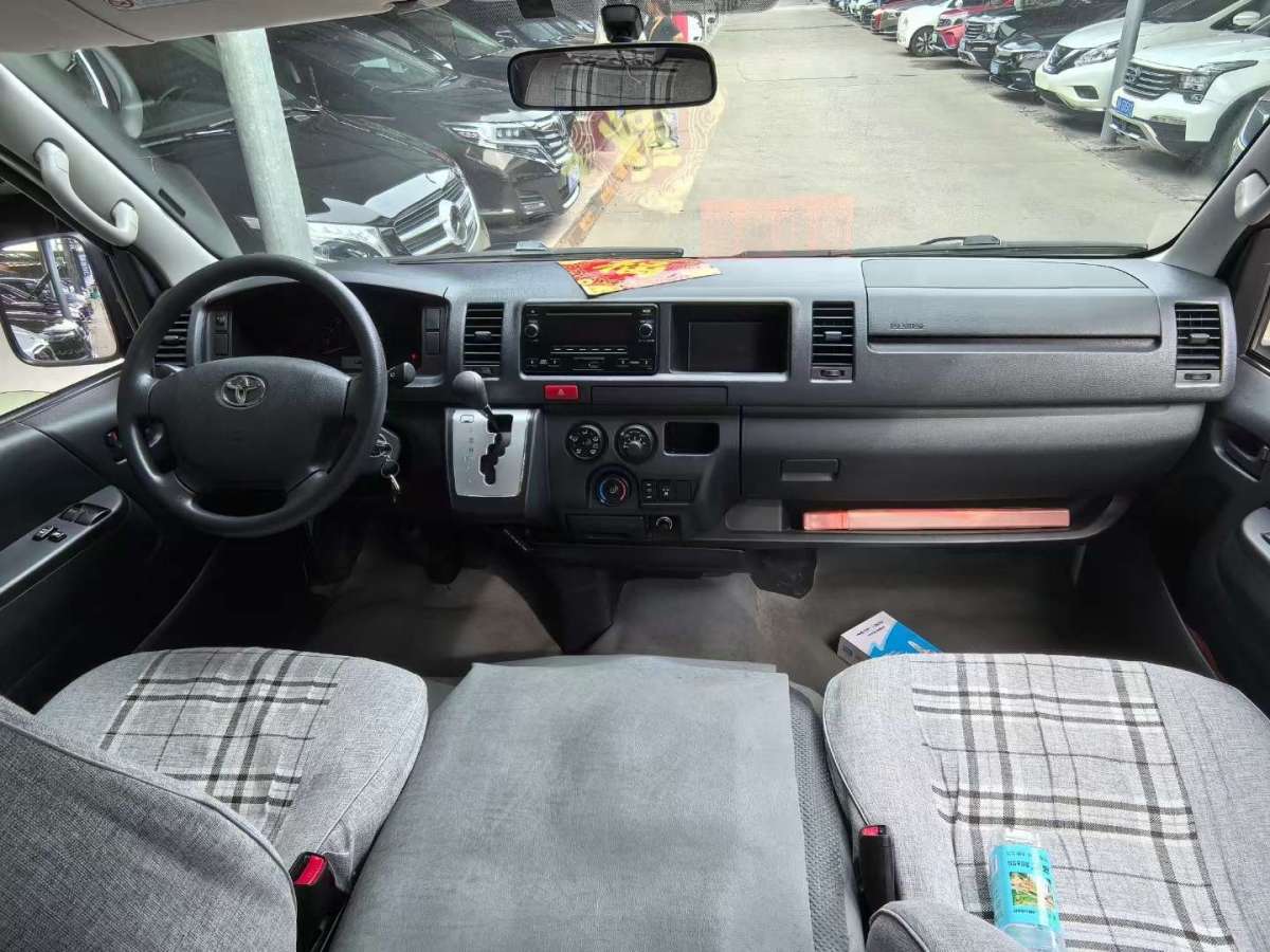 Toyota Hiace 2016 car image #6