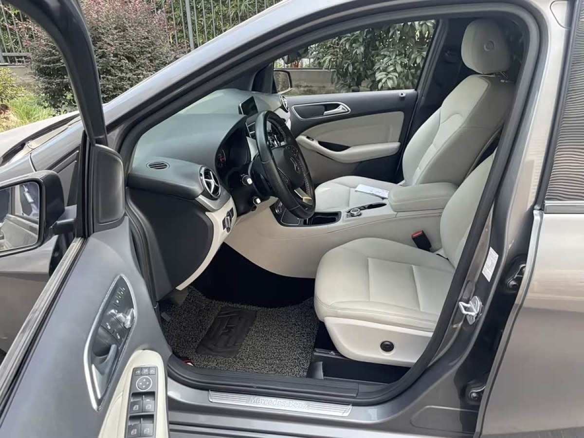 Mercedes-Benz B Class 2015 car image #6