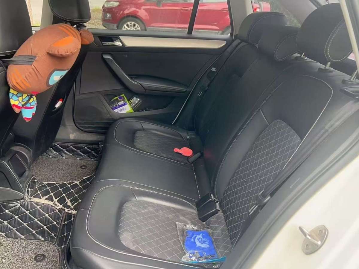 Skoda Rapid Spaceback 2018 immagine di auto #6