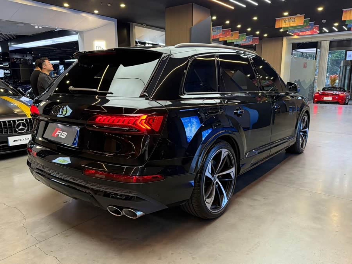 Audi SQ7 2025 car image #6