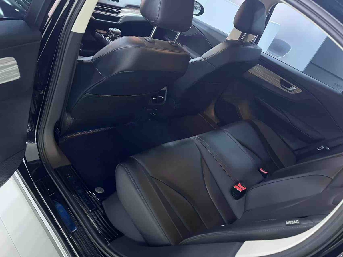 HongQi E-QM5 2024 #6 HongQi E-QM5 2024 immagine di auto #6