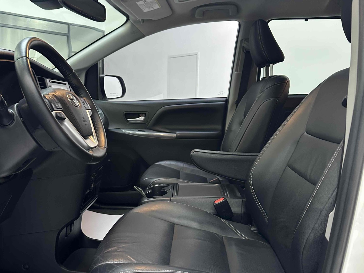 Toyota SIENNA 2019 #6 Toyota SIENNA 2019 car image #6