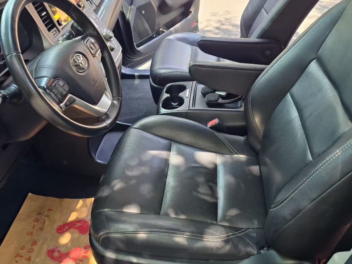 Toyota SIENNA 2019 car image #6