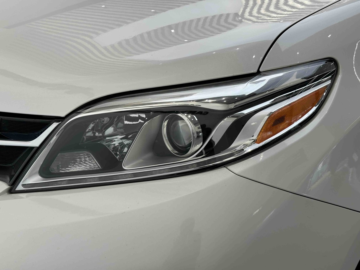 Toyota SIENNA 2019 car image #6