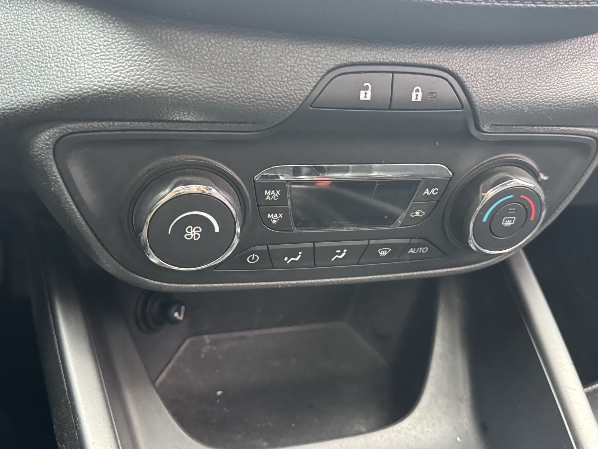 Ford Escort 2015 car image #6