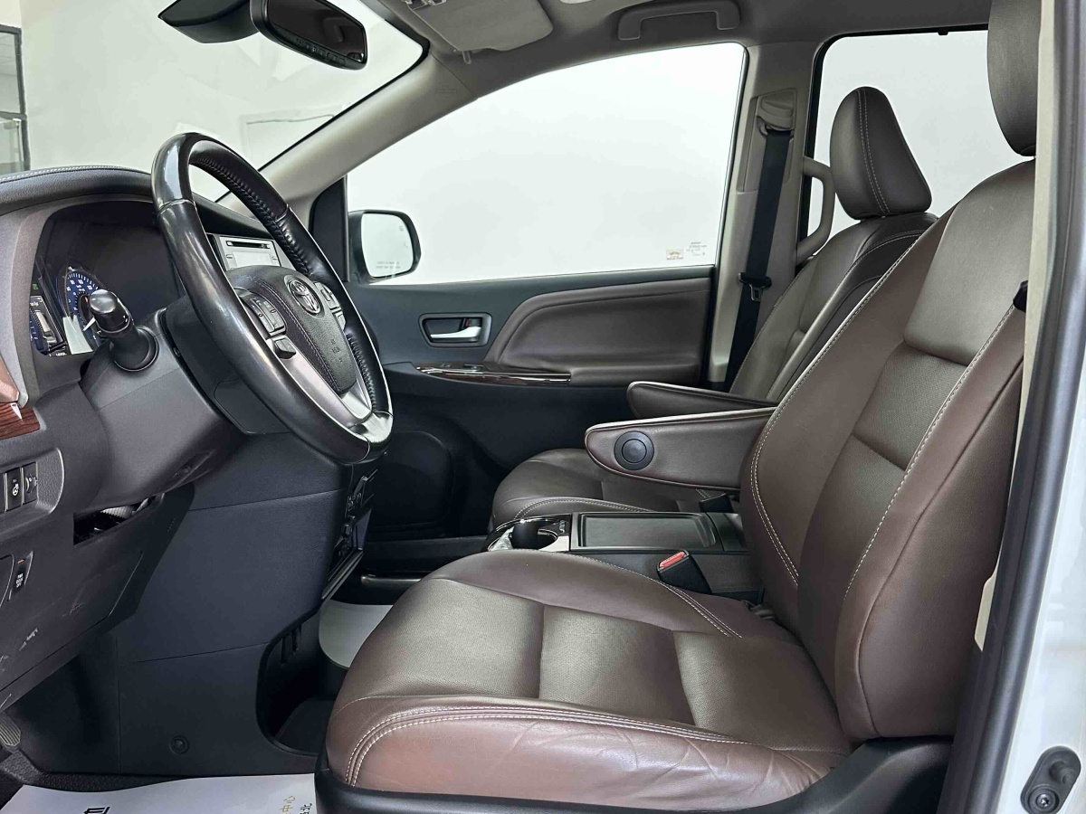 Toyota SIENNA 2019 #6 Toyota SIENNA 2019 car image #6