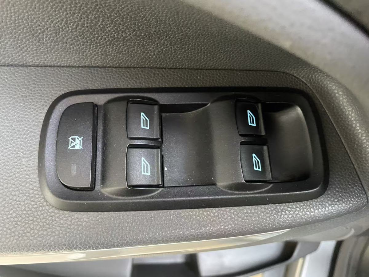 Ford EcoSport 2014 car image #6