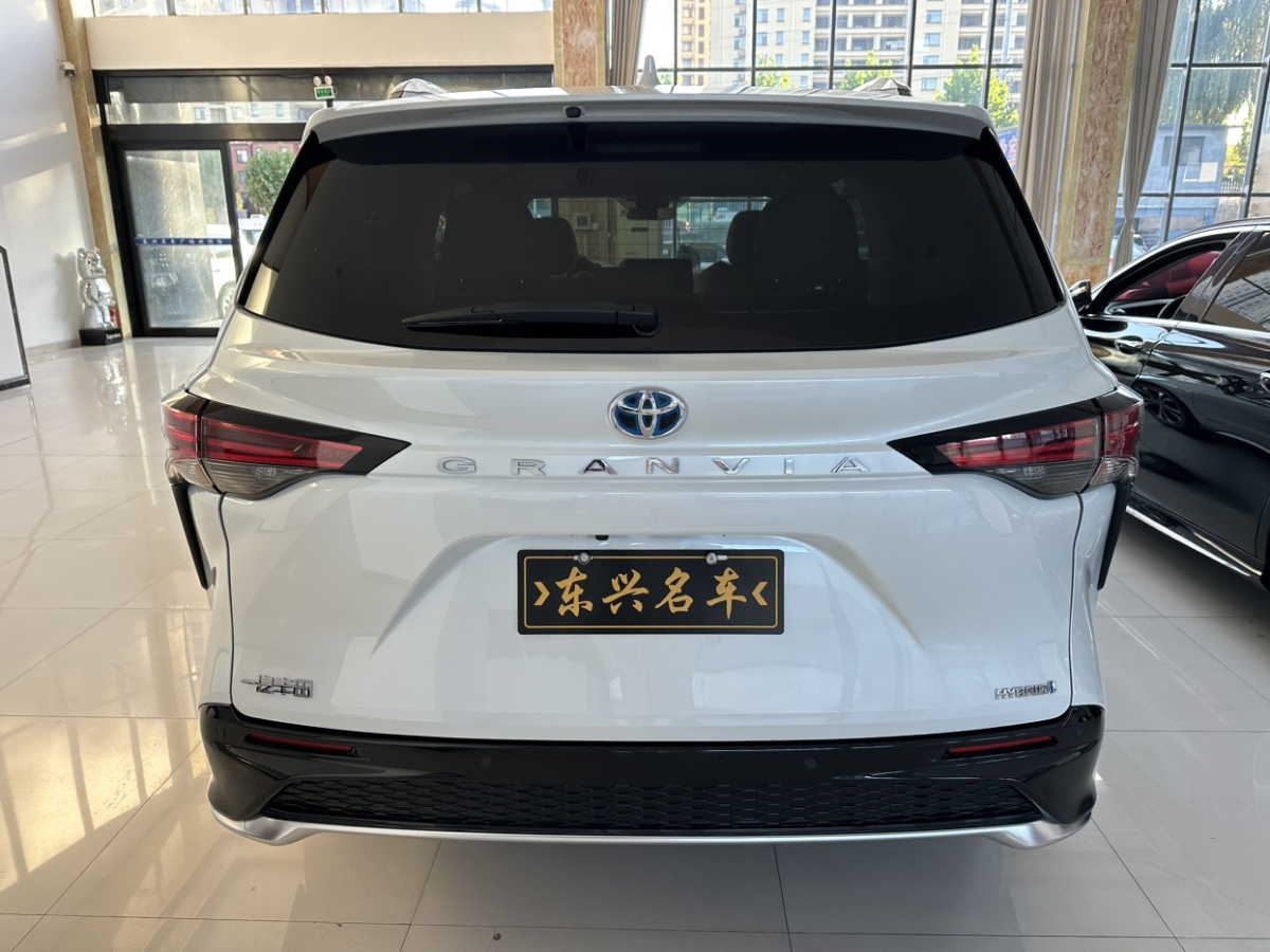 Toyota Granvia 2024 car image #6