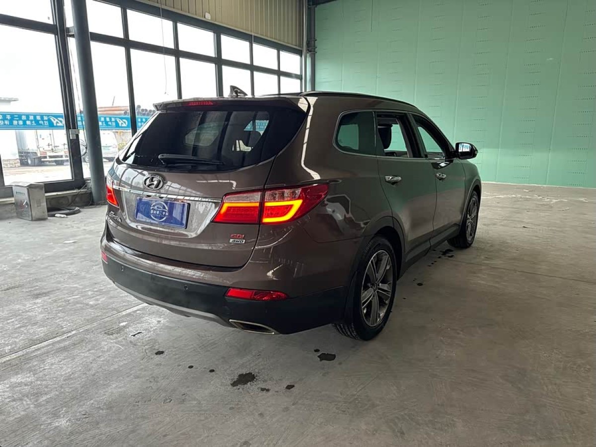 Hyundai Grand Santa Fe 2013 car image #6