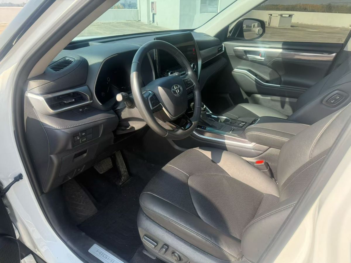 Toyota Highlander (Imported) 2024 car image #6