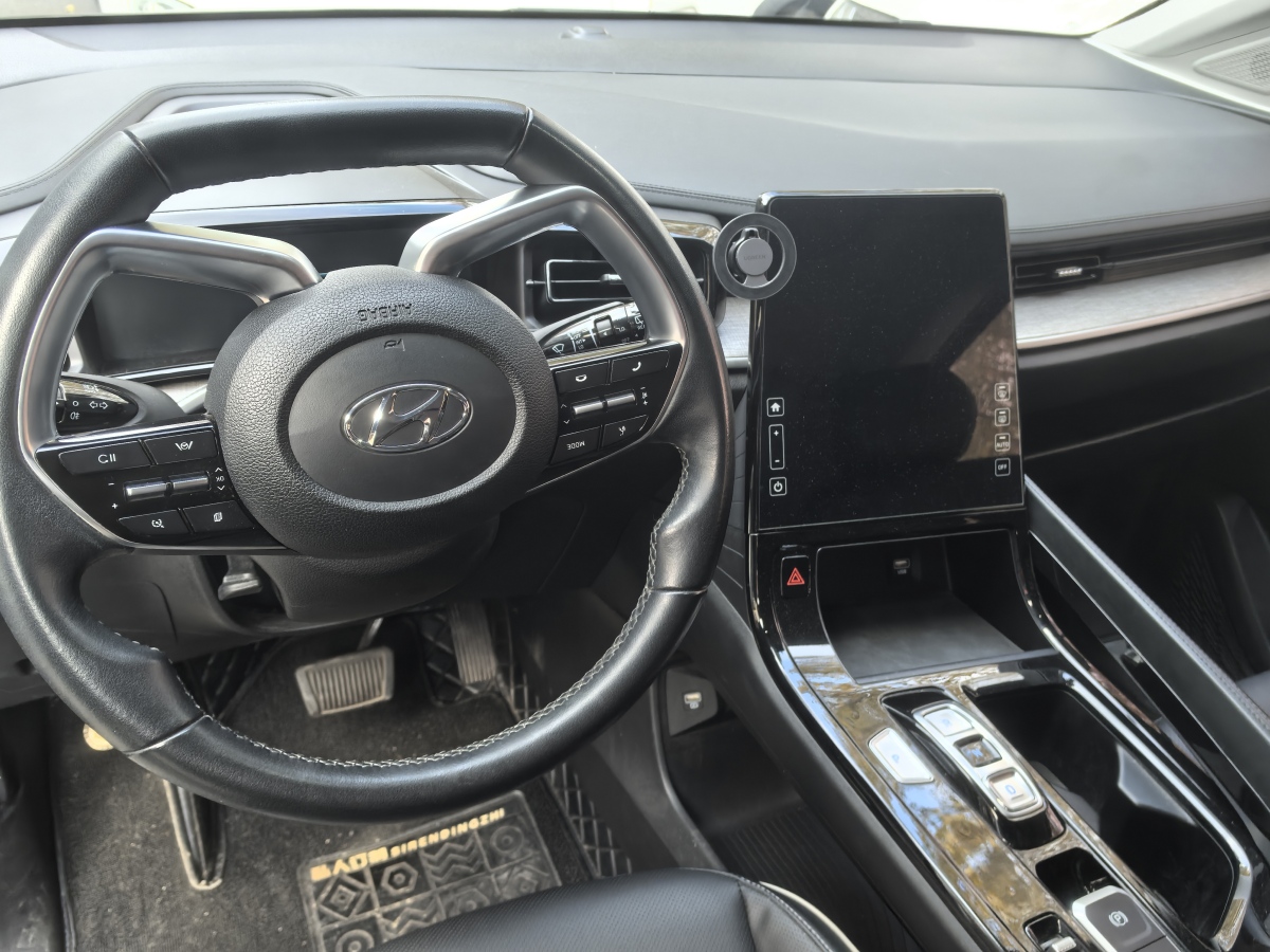 Hyundai Custo 2023 car image #6