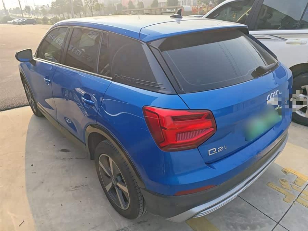 Audi Q2L e-tron 2020 صورة سيارة #6