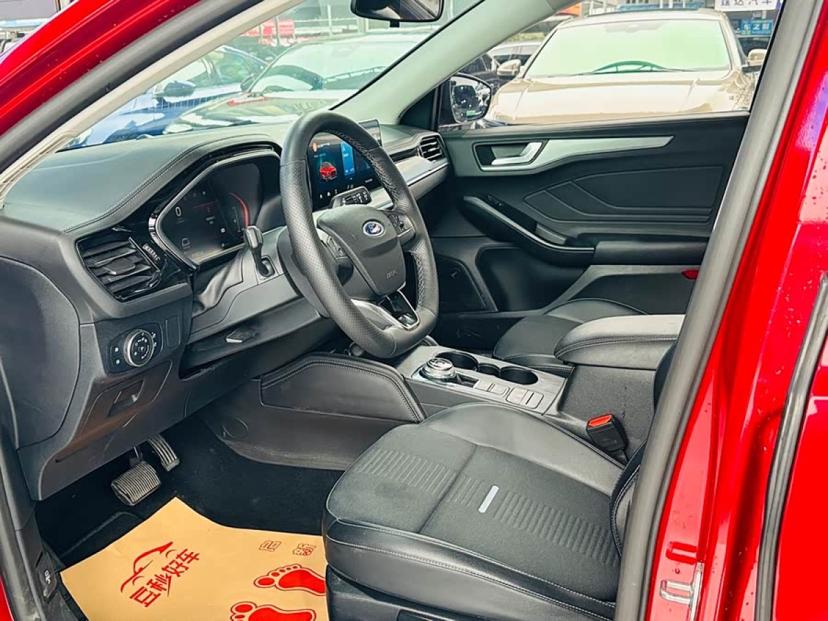 Ford Focus Active 2020 car image #6