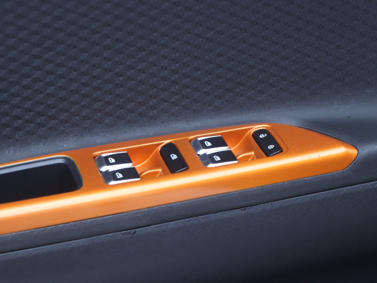 GEELY Vision X1 2019 immagine di auto #6