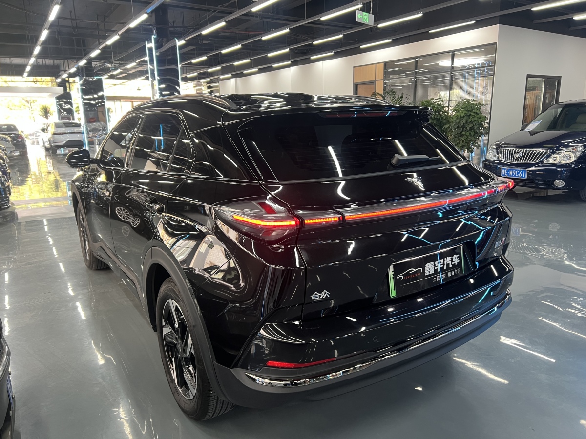 哪吒汽车 哪吒X 2023 汽车图片 #6