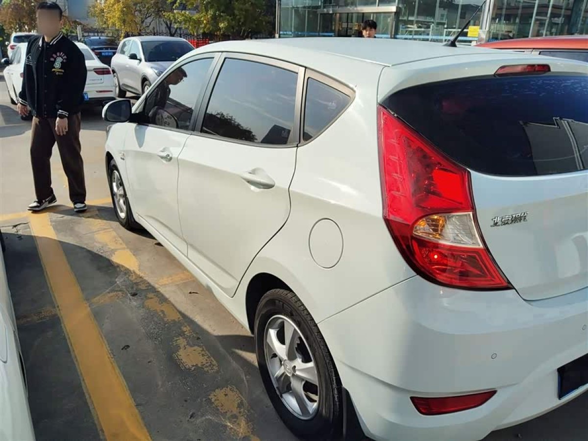 Hyundai Reina Hatchback 2015 imagem de carro #6