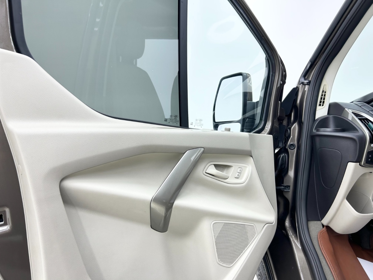 Ford Tourneo 2018 car image #6