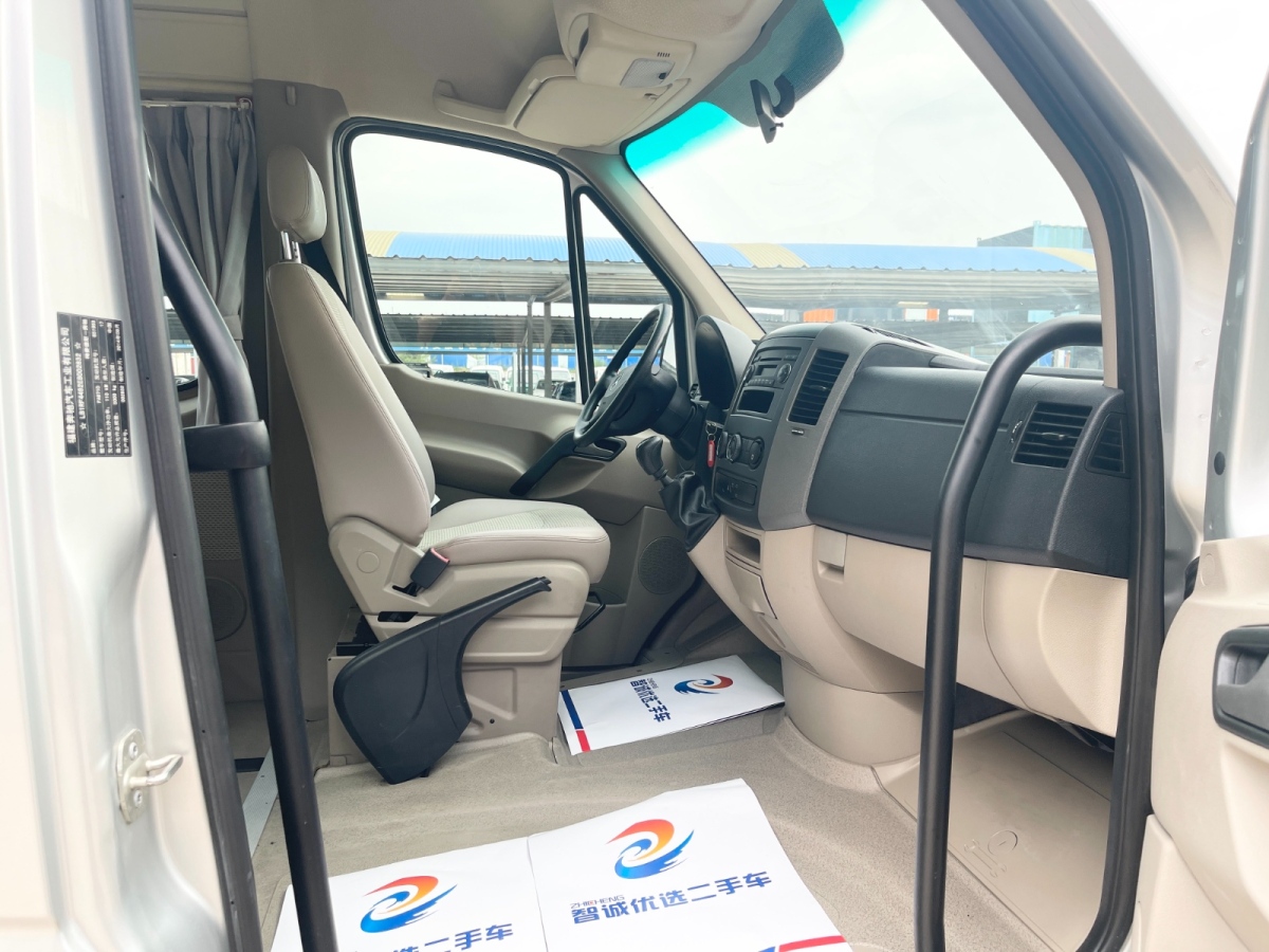 Mercedes-Benz Sprinter 2014 car image #6