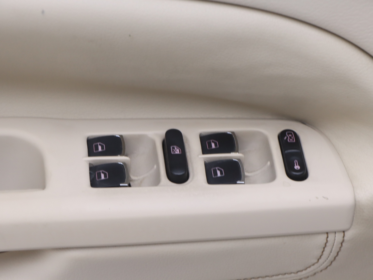 Volkswagen Passat Lingyu 2010 car image #6