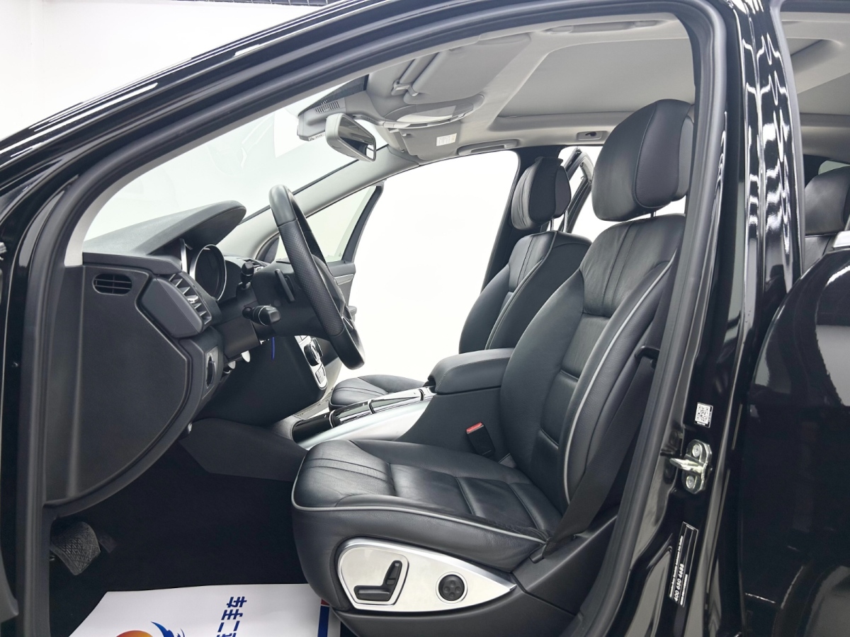 Mercedes-Benz R Class 2017 car image #6