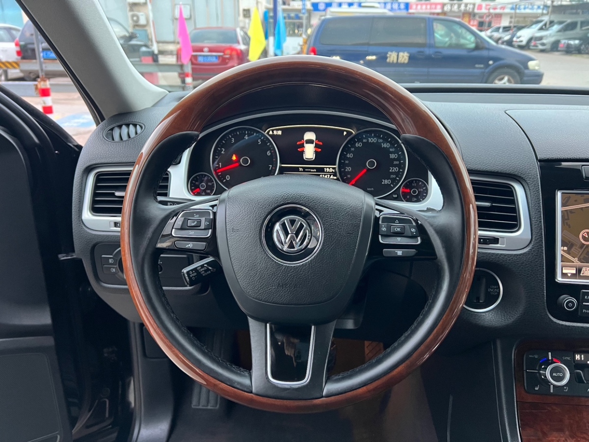 Volkswagen Touareg 2014 car image #6
