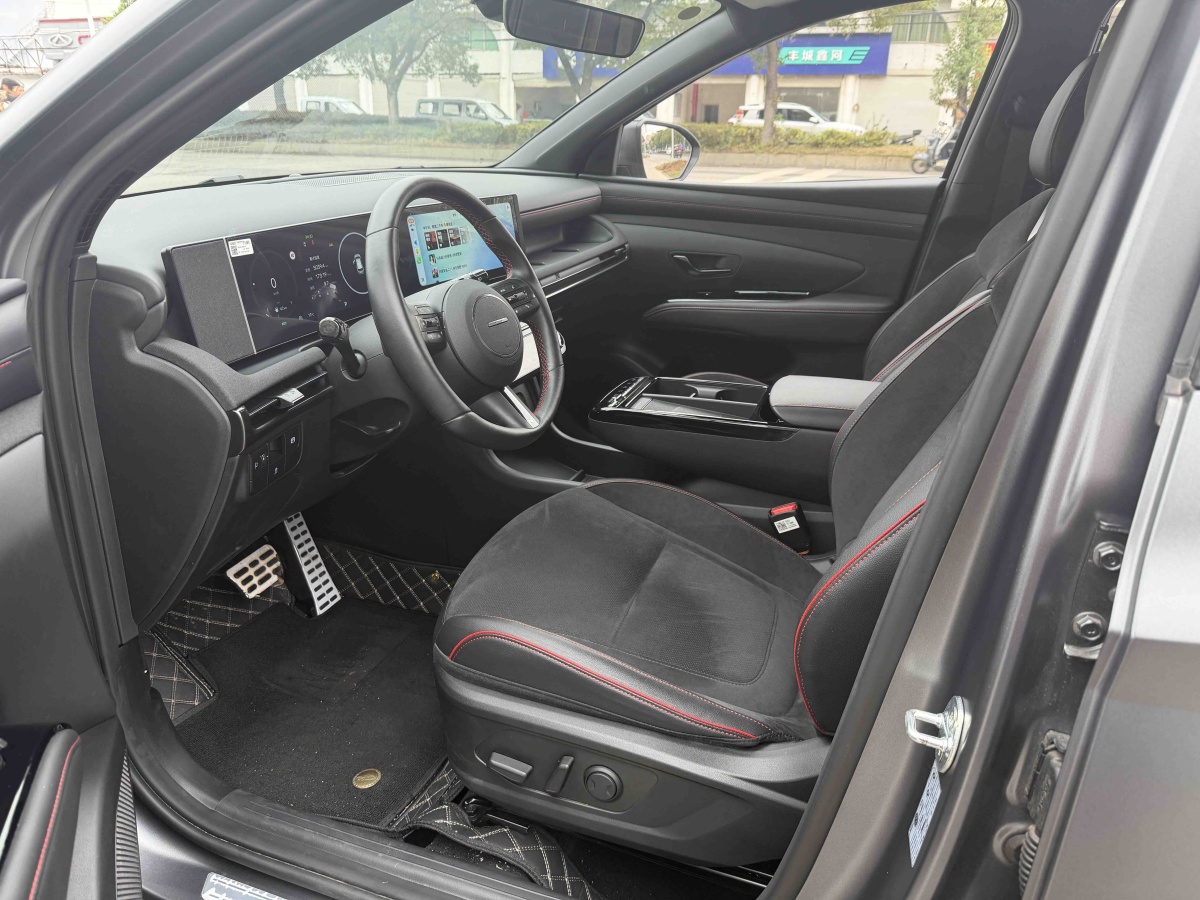 Hyundai Tucson (Imported) 2025 car image #6