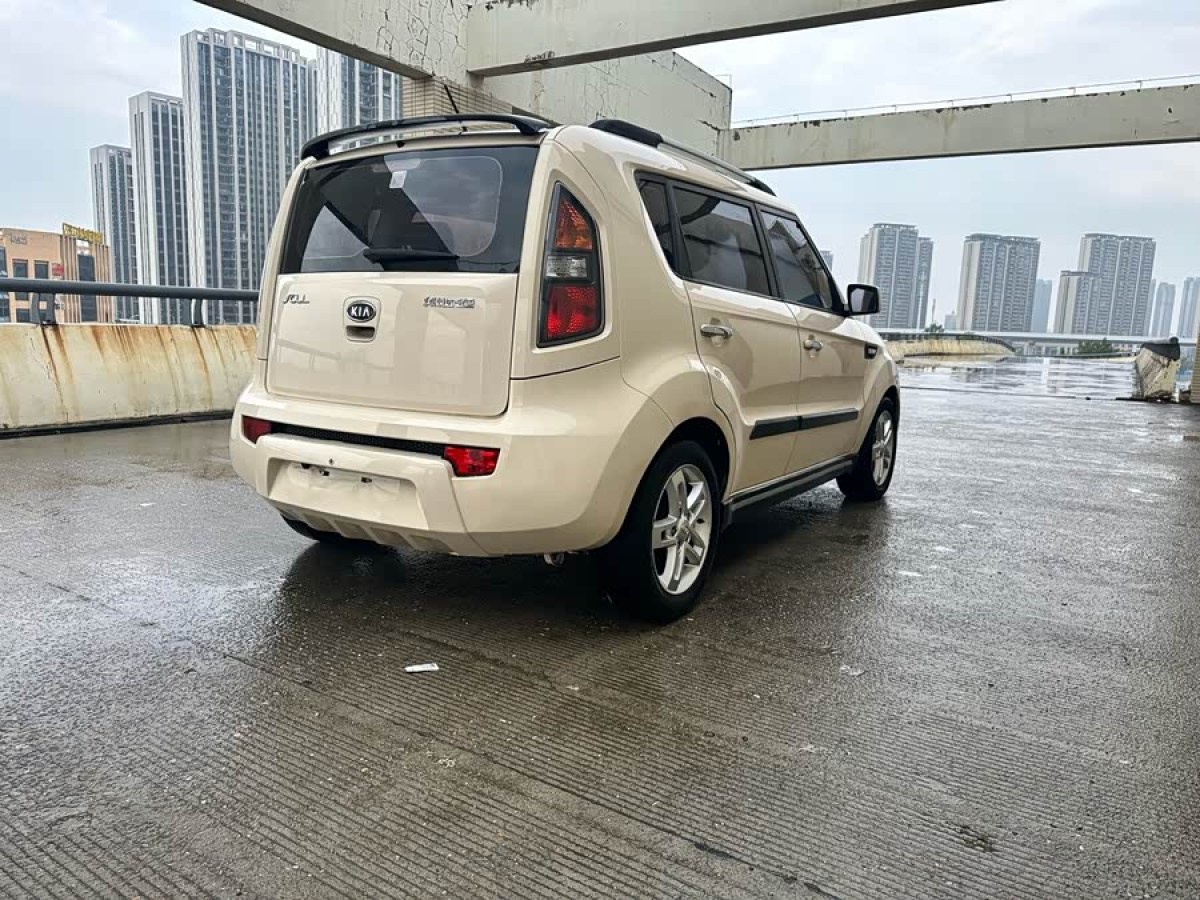 起亚 秀尔 2011 汽车图片 #6