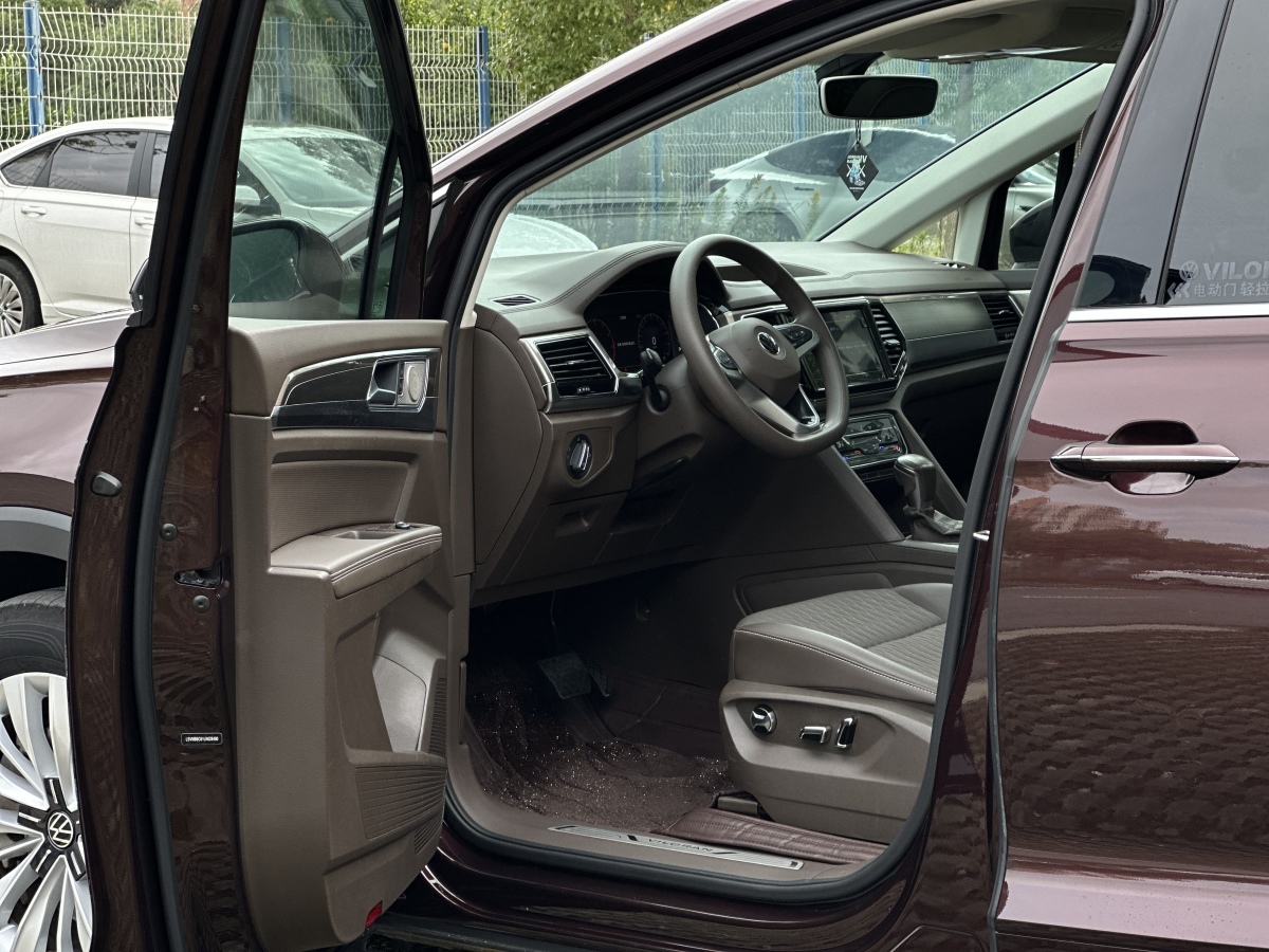 Volkswagen Viloran 2021 car image #6