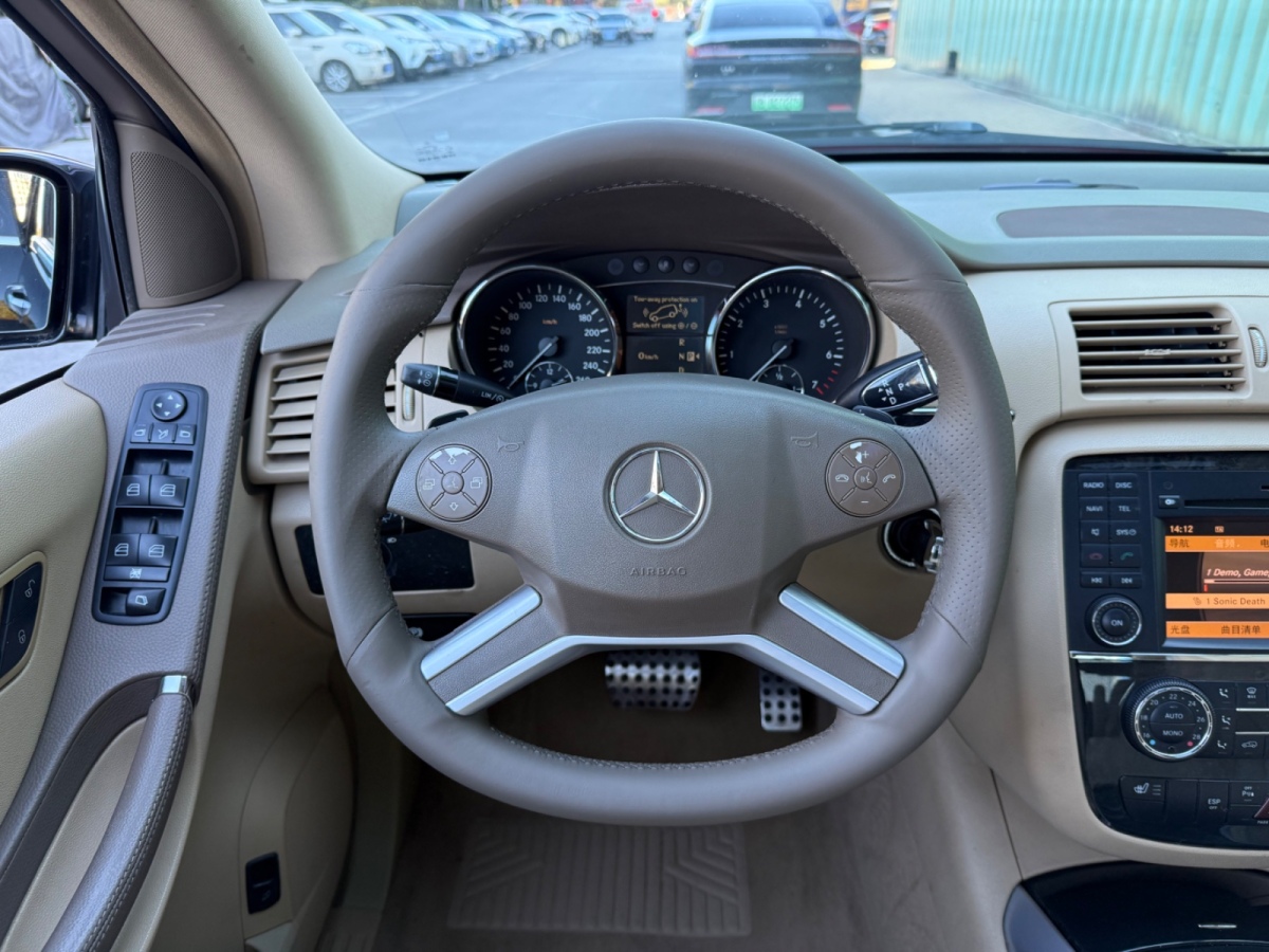 Mercedes-Benz R Class 2010 car image #6