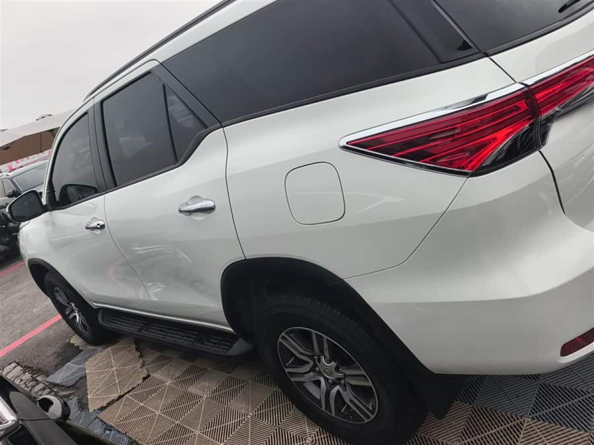 Toyota Fortuner 2018 #6 Toyota Fortuner 2018 صورة سيارة #6