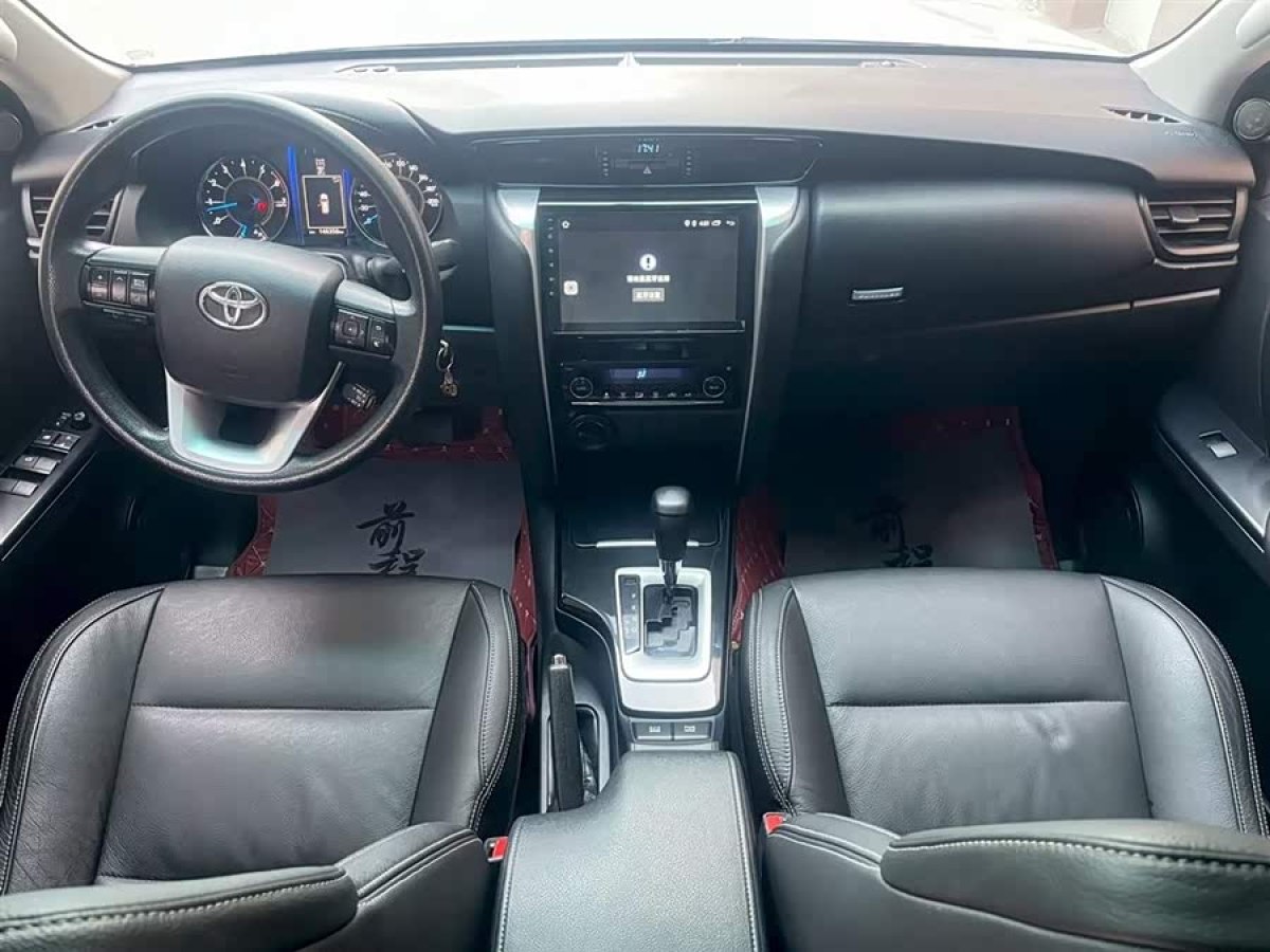 Toyota Fortuner 2018 immagine di auto #6