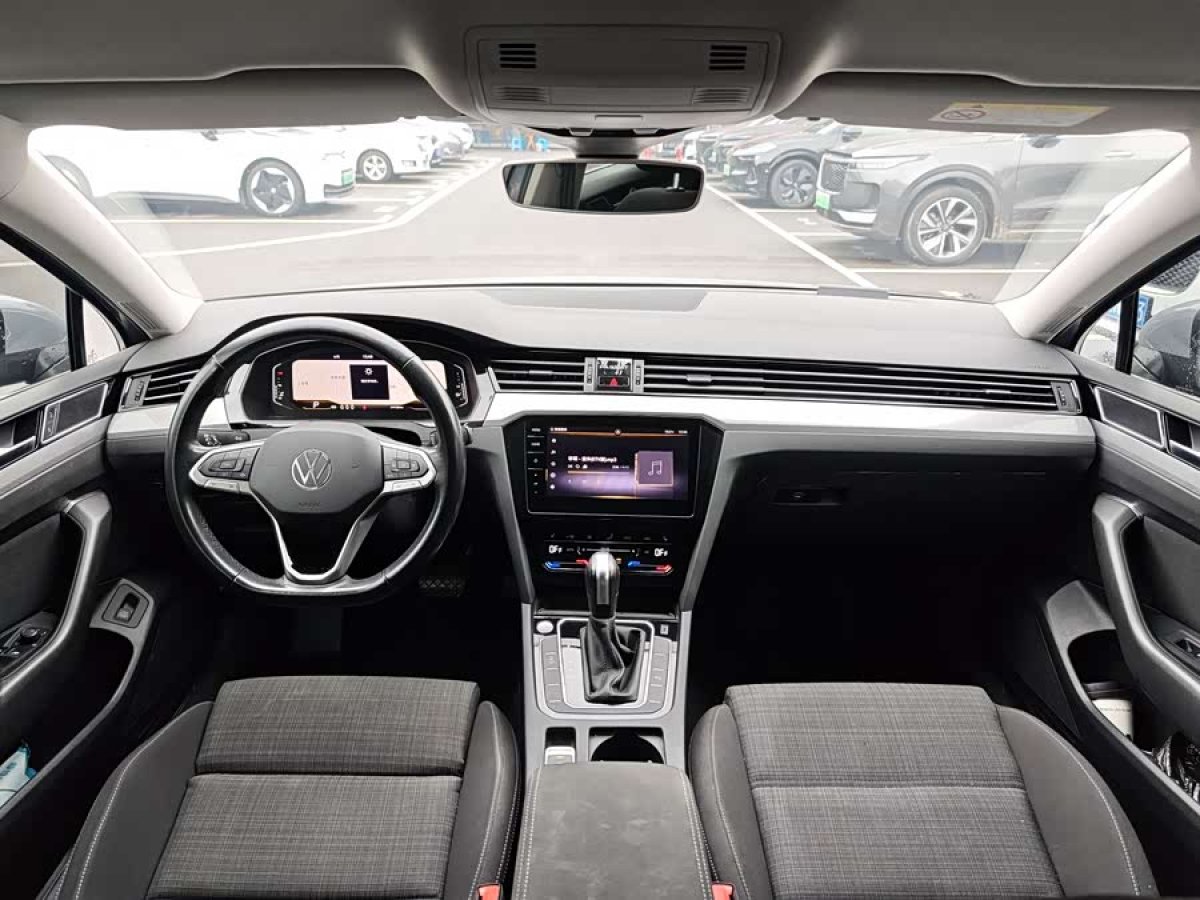 Volkswagen Passat Variant 2022 immagine di auto #6