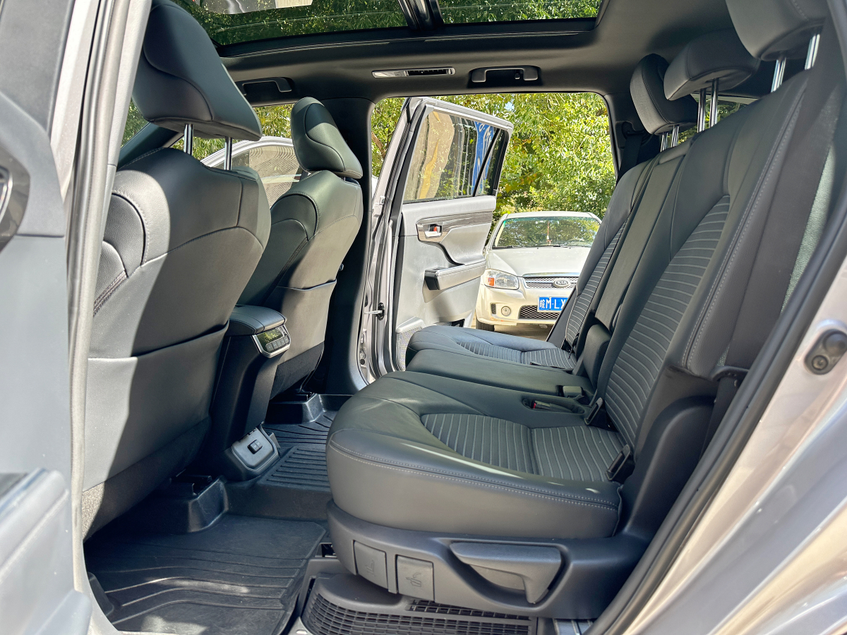 Toyota Crown Kluger 2022 immagine di auto #6