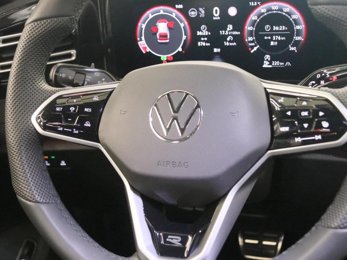 Volkswagen Tiguan L 2024 immagine di auto #6