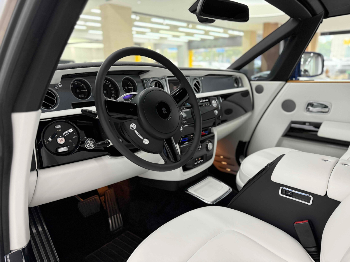 Rolls-Royce Phantom 2012 car image #6