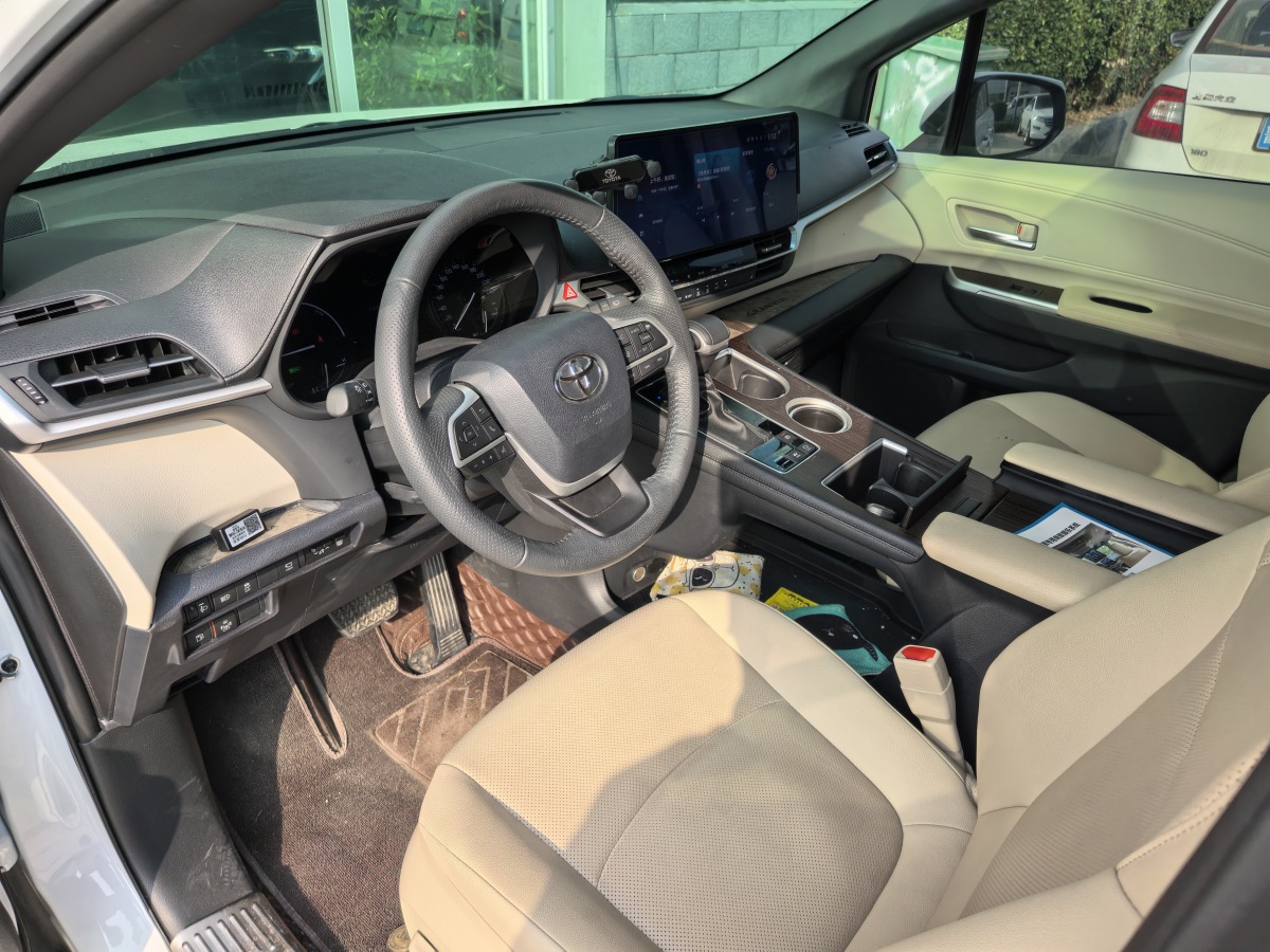 Toyota Granvia 2023 car image #6